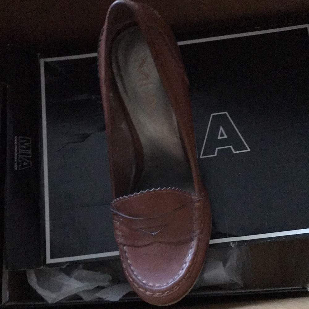 Shoes - Picture 2 of 5